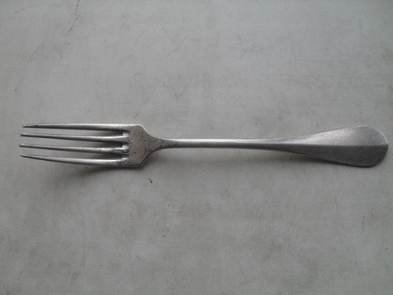 Вилка посеребренная,старая,клеймо.Европа.Дл ина 21 см.