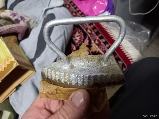 Детский утюг, утюжок чугунный новый в смазке в упаковке с клеймом СССР в коллекцию