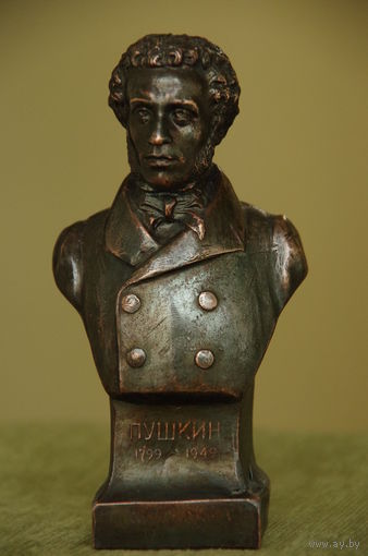 Бюст  " Пушкин "   ( шпиатр с омеднением )  13 см