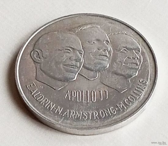 - Памятная монета-медаль APOLLO 11