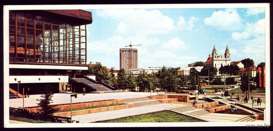 Вильнюс На площади у театра