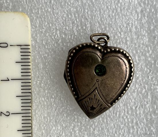 Кулон Сердечко. Голова 875. Камушек зеленый.