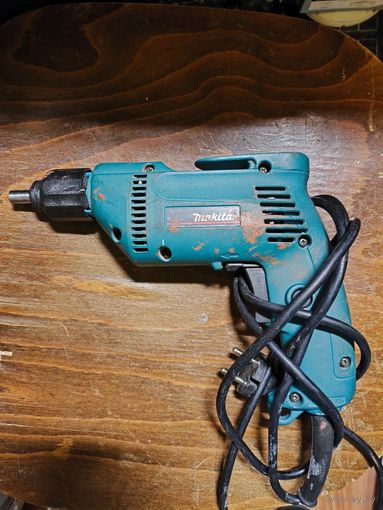 Шуруповерт Makita.