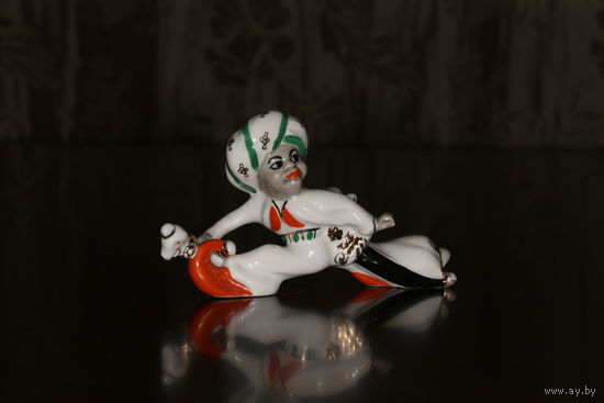 Фарфоровая статуэтка "Маленький мук" Коростень