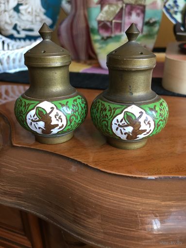 Старинные солонка и перечница, эмаль, редкость