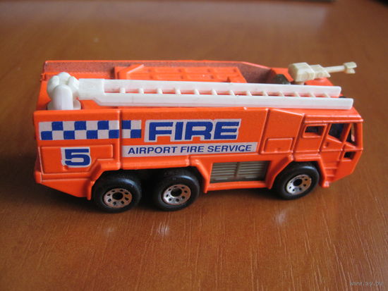 Airport Fire Truck Matchbox Made in Thailand 1992 .
