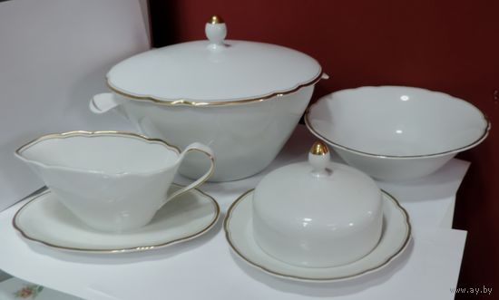 Сервиз фарфоровый 70-е годы ГДР. (Супница, соусник, маслёнка и салатница) - 4 предмета.