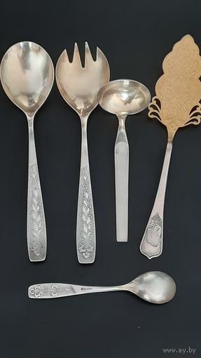 Ложки  раздаточные, лопатка для торта, черпачёк . Мельхиор. СССР