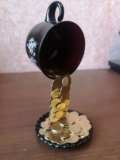 Денежная чашка. Панно из монет.