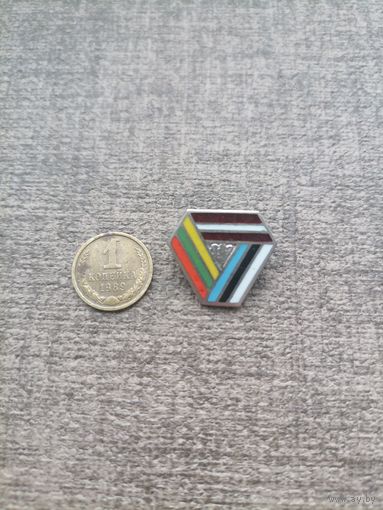 Значок тяжелый. Прибалтийские республики. С 1 рубля