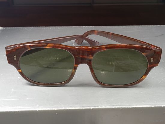 Винтажные  очки 60-х годов  в роговой оправе СССР .Предсезонная распродажа Винтажных солнцезащитных очков с рубля !