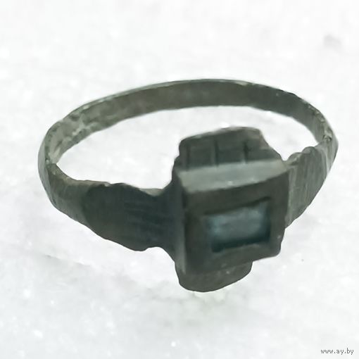 Перстень старинный со вставкой  (2)