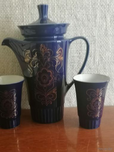 Фарфоровый кофейный сервиз.См.фото и описание.
