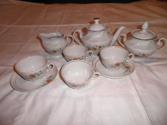 Сервиз чайный Ромашка Рига времён СССР.