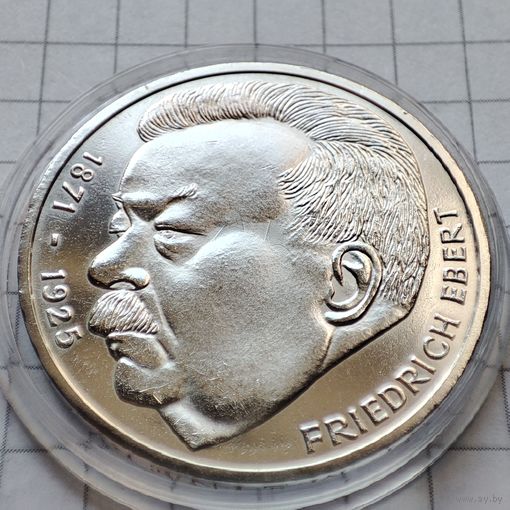 5 марок ФРГ 1975 года .50-летие  со дня смерти Фридриха Эберта .Серебро.
