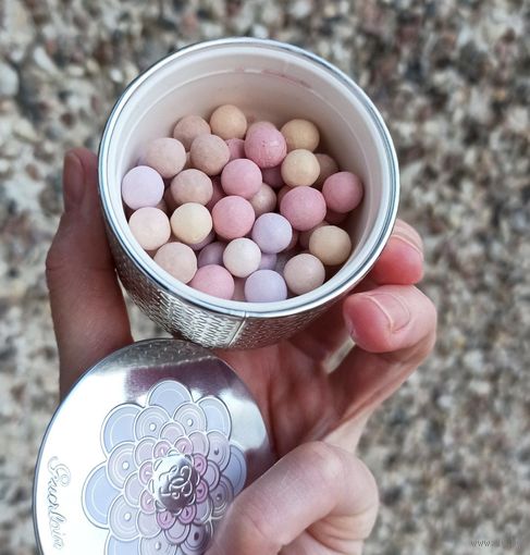 Метеориты Guerlain Meteorites Light-Revealing Pearls of Powder 3 Medium