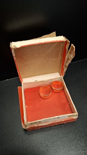 Старые кольца. Позолота? Все на фото.