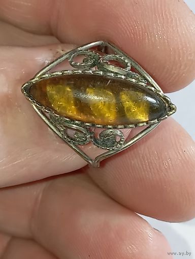 Кольцо с янтарем . Распродажа винтажный бижутерии с натуральными камнями .
