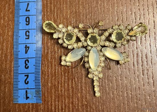 Брошка - Бабочка  из уранового стекла . Производство Чехия