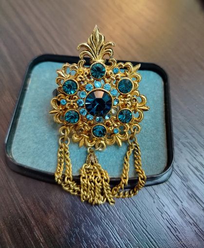 Винтажная чешская брошь с подвесками (дворцовая ) Большая красивая , яркая брошь , центральная часть поворачивается .