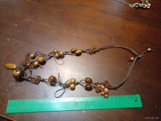 Цепочка дерево, пластик, камень 80 см.