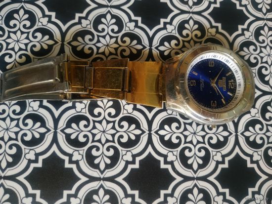 Часы наручные с браслетом.  В коллекцию,ремонт,на запчасти.Состояние на скане.