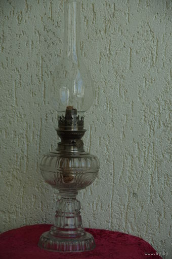 Лампа керосиновая  ( стекло )   51 см (  все целое , рабочая )