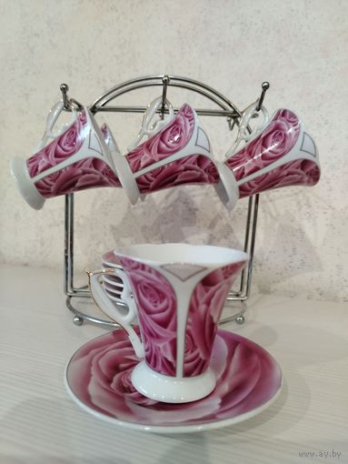 Кофейный набор для шести персон на подставке.