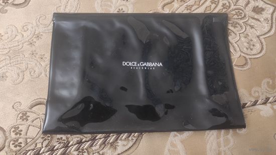 Косметичка Dolce&Gabbana отличное состояние. Размер 27 на 18 см. Оригинал.