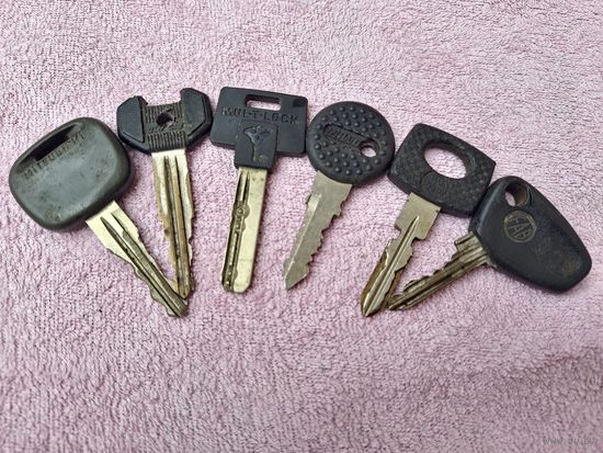 Ключи зажигания,Цена за усе.
