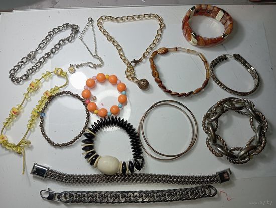 14 браслетов одним  лотом , с рубля !