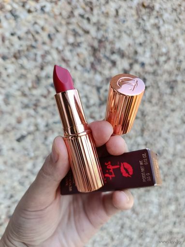 Помада Charlotte Tilbury Matte Revolution в оттенке Carina's Love