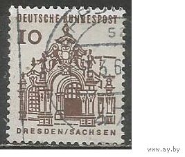 ФРГ. Городские ворота. Дрезден. 1964г. Mi#454.