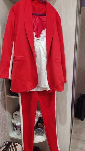 Костюм женский  48размер