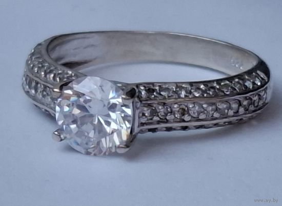 Кольцо серебро 925. Перстень с кристаллом. Размер 19