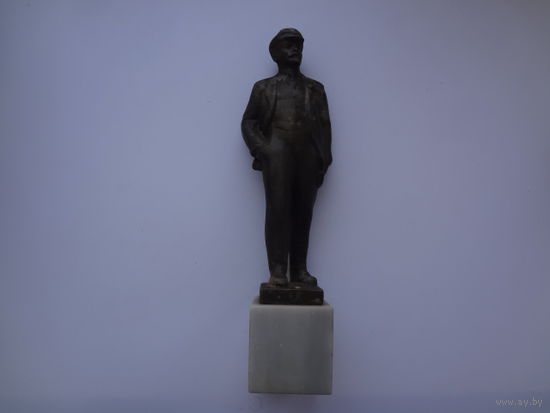 Статуэтка В.И.Ленин. скульптор Р.Посядо.