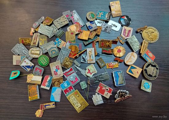 Винтажная коллекция разных значков времен СССР , 82 штуки
