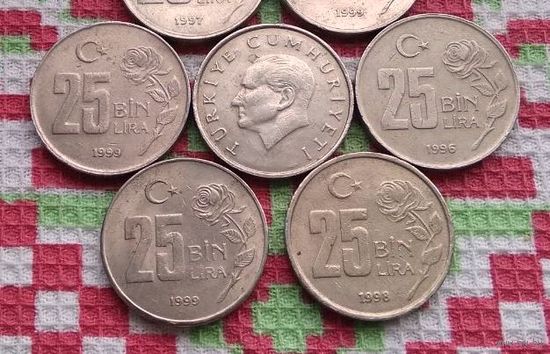 Турция 25 000 Лир. Толстые, красивые монеты.