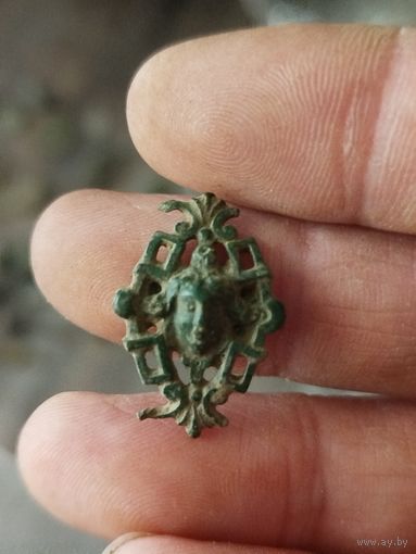 Красивая старинная накладка с ликом,с рубля