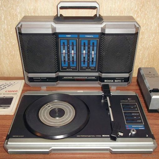 Электрофон транзисторный Волна ЭФ-307-С-1 ( ТОЛЬКО части корпуса ) .