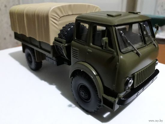 Военавто "МАЗ-505" ("Легендар. Грузов. СССР"). Журнал и открытка прилагаются.