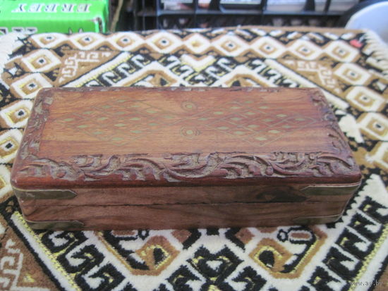Шкатулка резная.