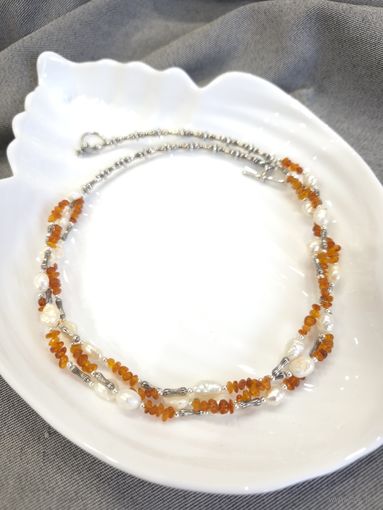 Колье трехрядное с натуральным янтарем и жемчугом