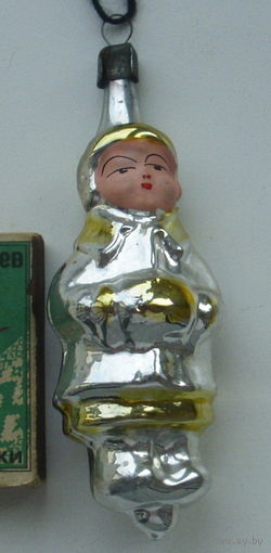 Ёлочная игрушка. Девочка в муфте. Ё-60.