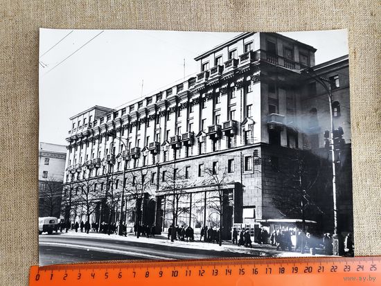 Фотография. Ленинский проспект, дом 19. Минск. Середина 70-х гг. ХХ века.
