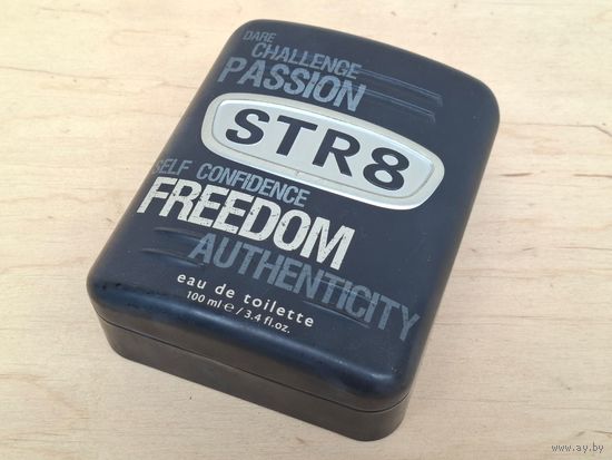 Коробка железная,стильная ,Барильефная надпись,1980-х,тяжелая,толстостенная.