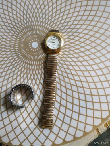 Часы наручные  с браслетом.Состояние на скане. В коллекцию,ремонт,на запчасти.