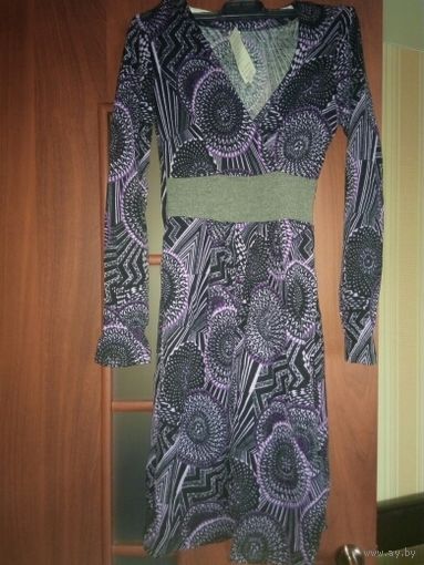 Новое теплое платье на 42 размер