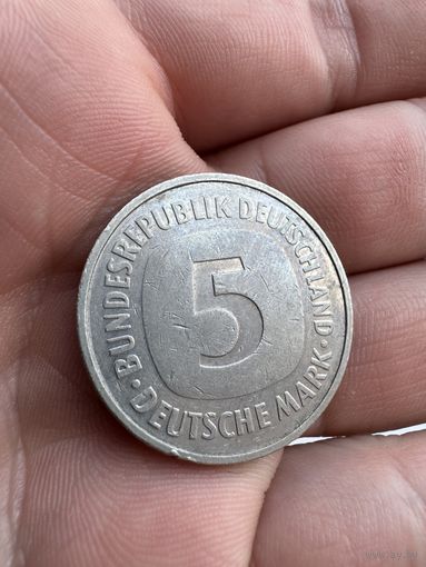 5 немецких марок 1983 года выпуска, отчеканенная в Штутгарте(F)