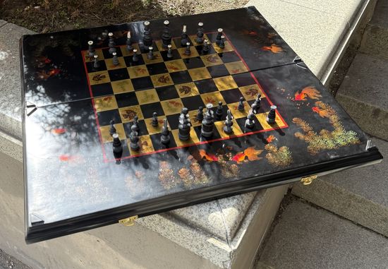 Большие шахматы, красное дерево, лаковая роспись , позолота , фигуры кость Вьетнам Ручная работа